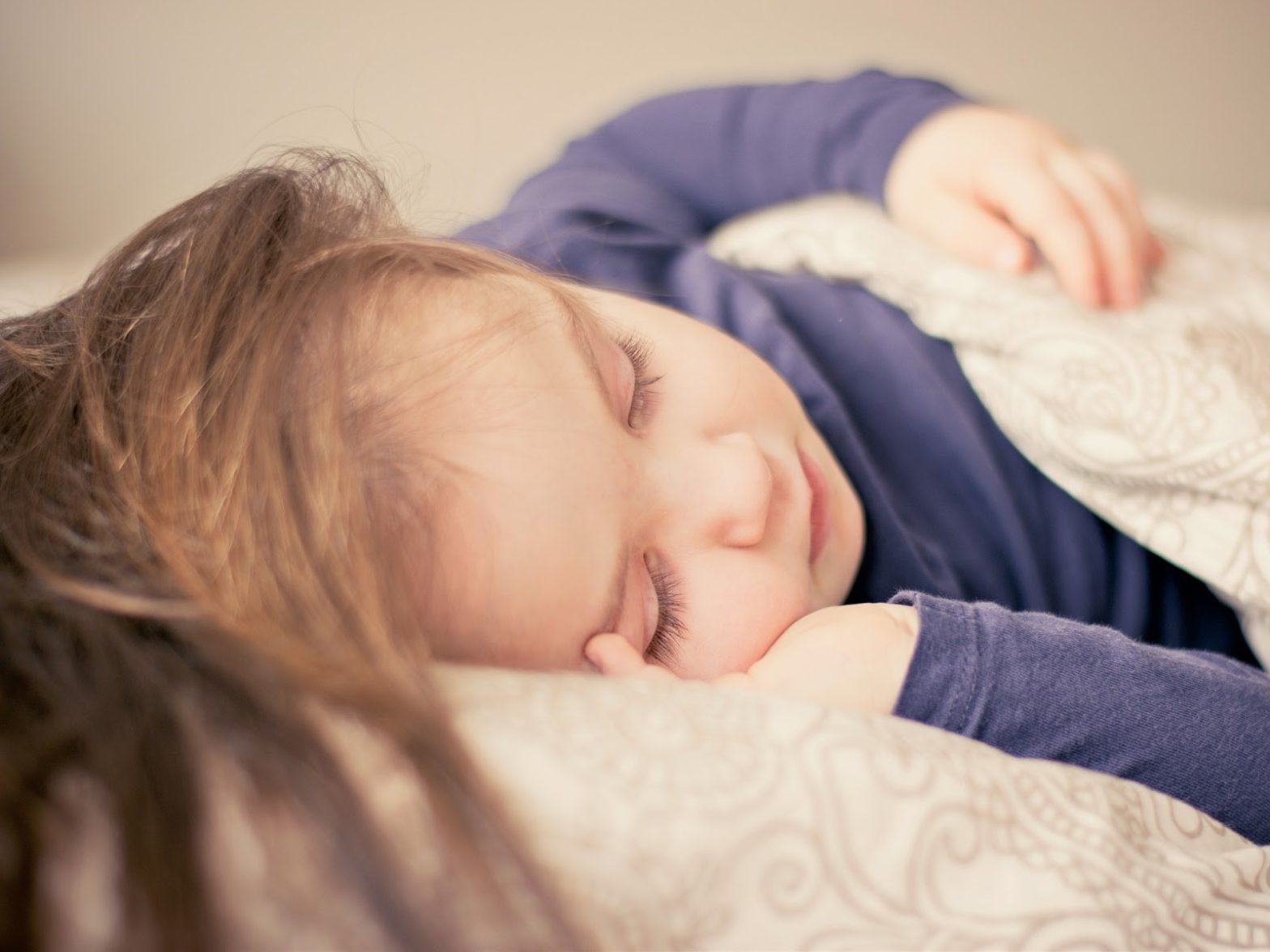 How to Create a Summer Sleep Routine for Your Kids